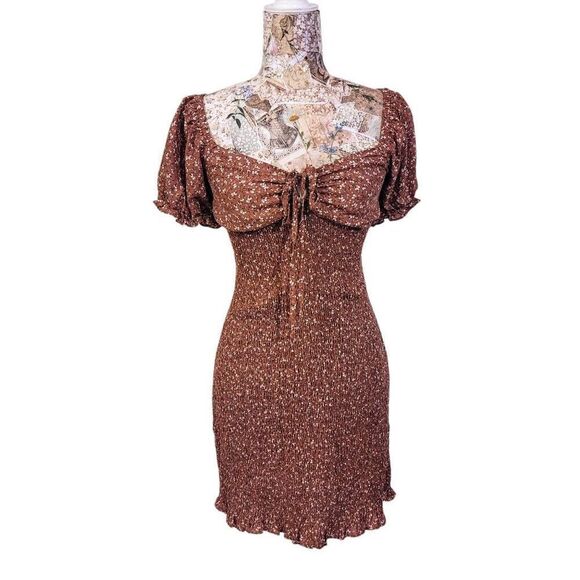 Blāshe Neutral Ditsy Floral Cottagecore Country Feminine Short Stretch Dress - Picture 10 of 10